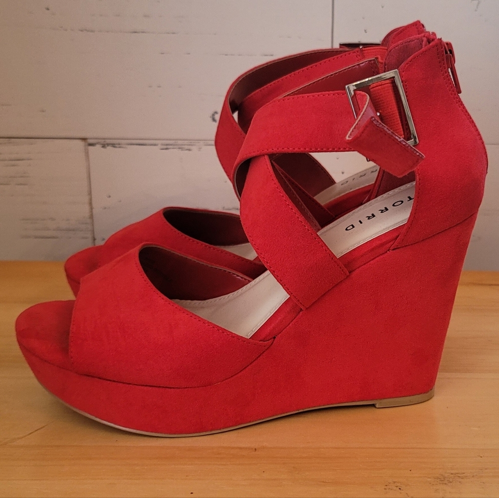 Torrid Red Wedge
